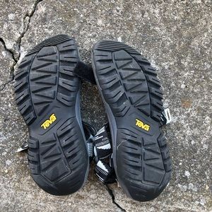Teva sandals worn once black